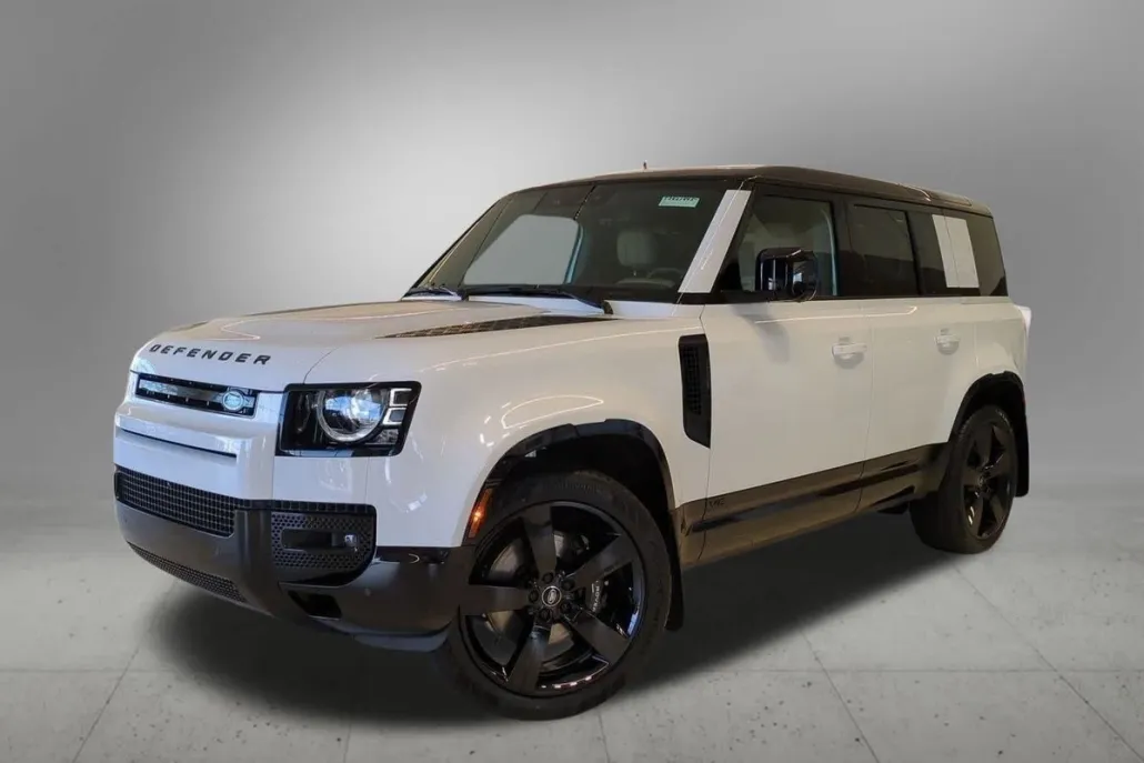 2025 Land Rover Defender 110 photo 1