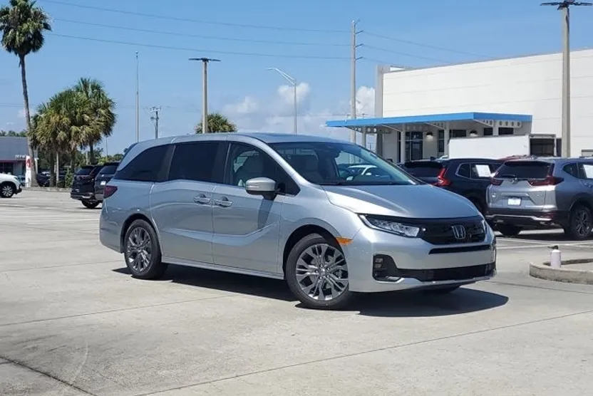 2026 Honda Odyssey Touring photo 1