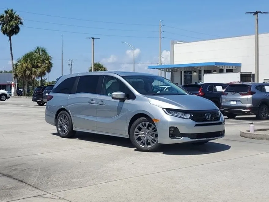 2026 Honda Odyssey Touring photo 1