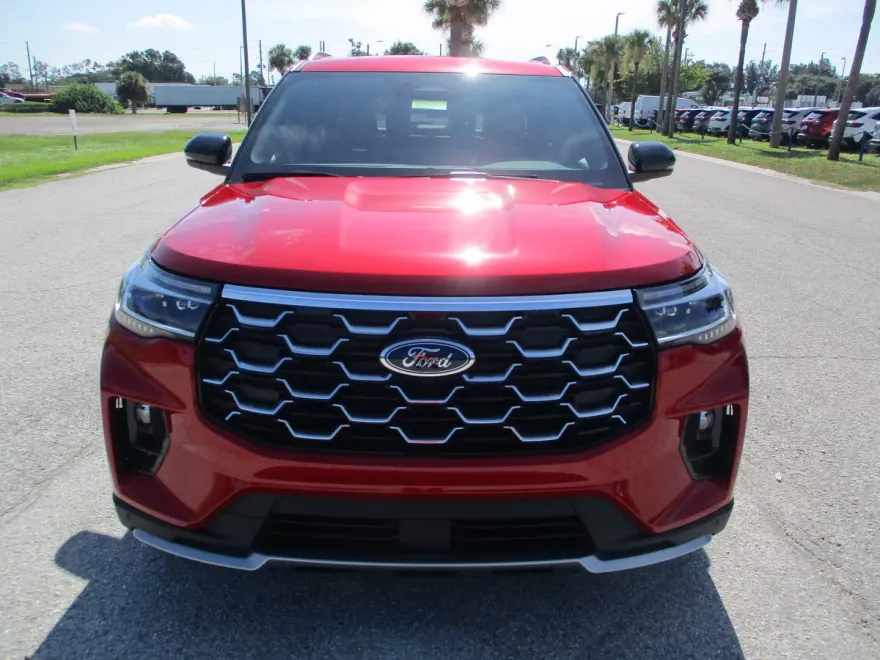 2025 Ford Explorer Platinum photo 1