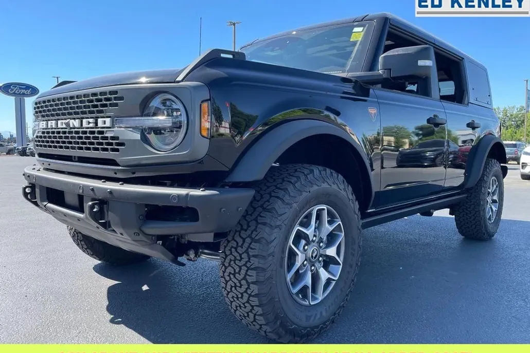2025 Ford Bronco Badlands photo 1