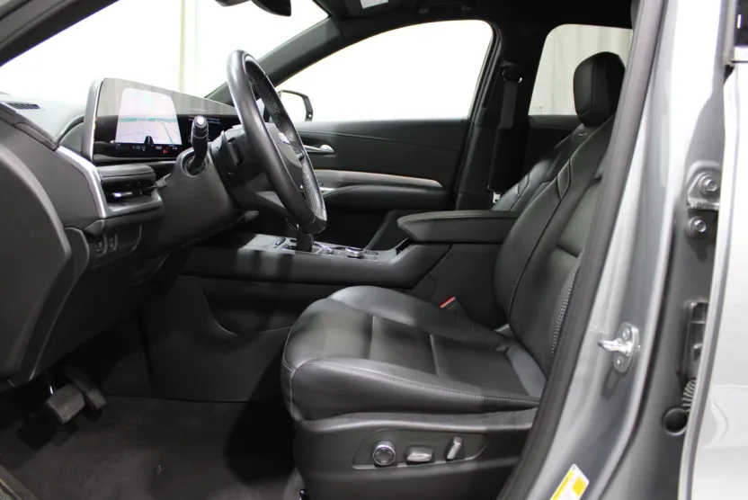 2025 Cadillac XT4 Premium Luxury photo 1