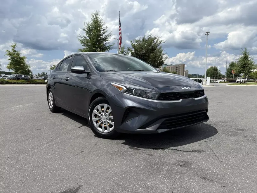 2022 Kia Forte FE photo 1