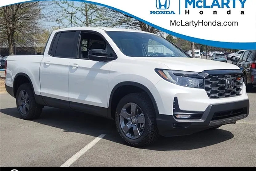 2025 Honda Ridgeline TrailSport photo 1