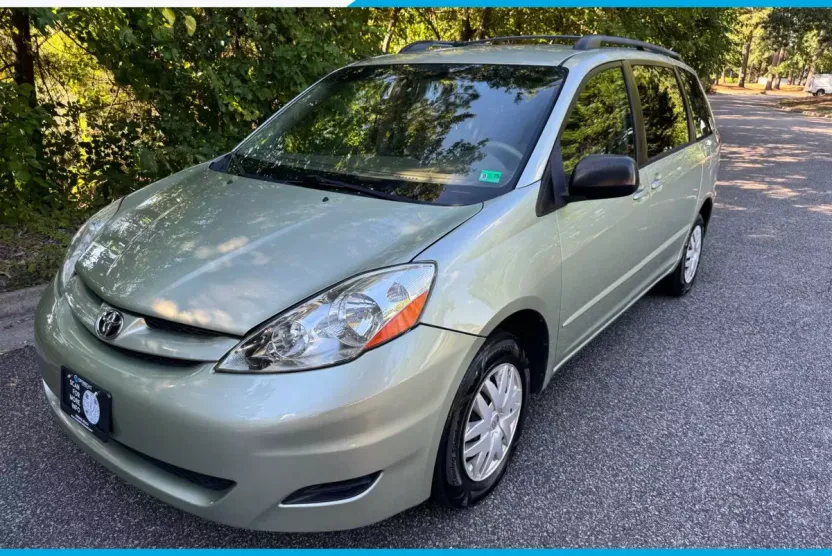 2006 Toyota Sienna LE photo 1