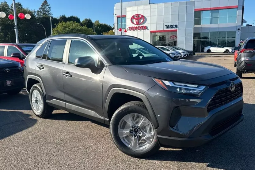 2025 Toyota RAV4 XLE photo 1