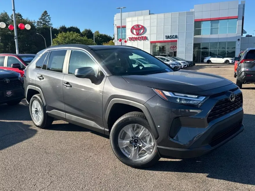 2025 Toyota RAV4 XLE photo 1