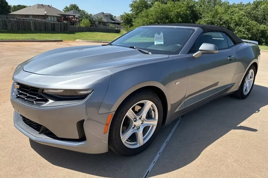 2019 Chevrolet Camaro 1LT photo 1