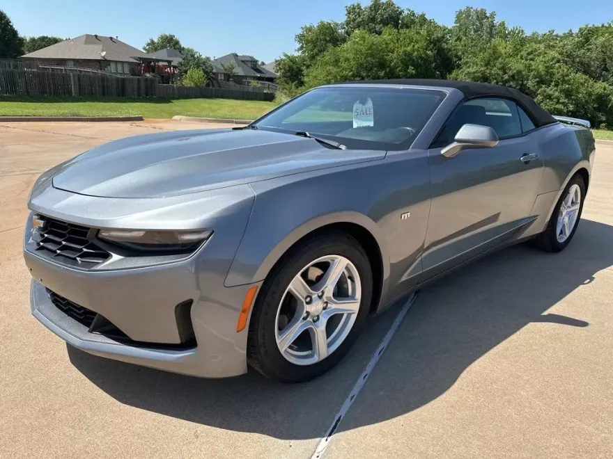 2019 Chevrolet Camaro 1LT photo 1