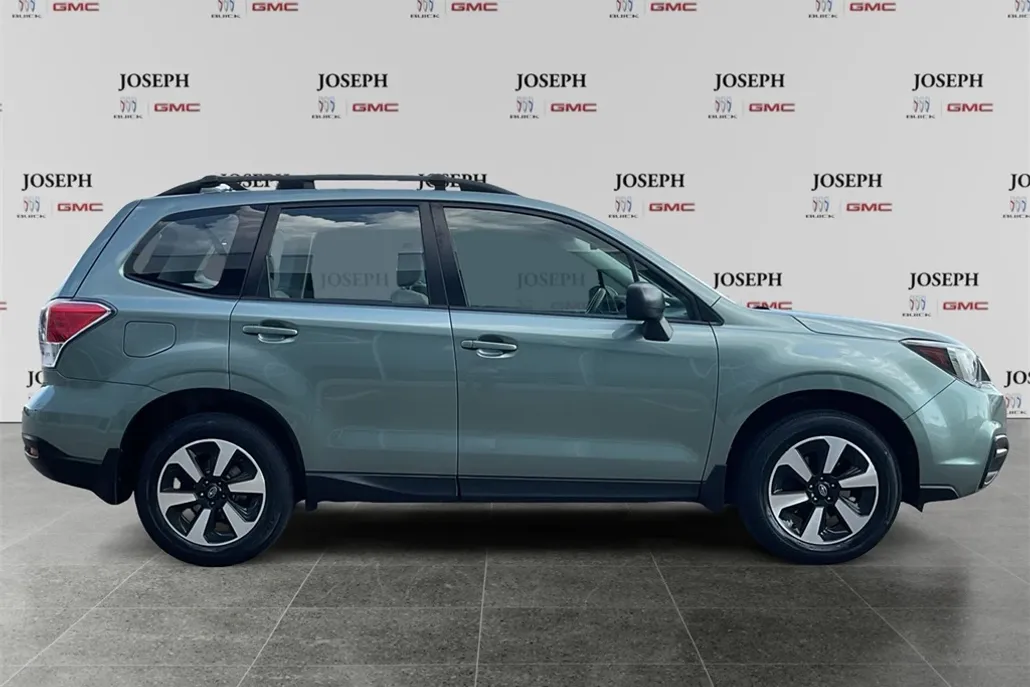 2017 Subaru Forester 2.5i photo 1