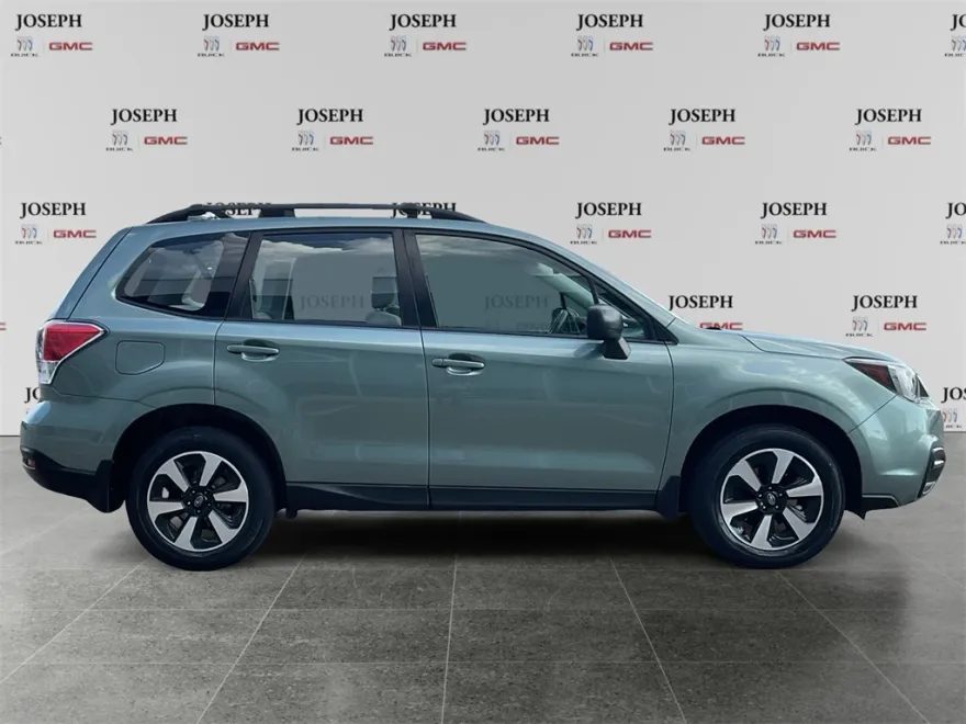 2017 Subaru Forester 2.5i photo 1