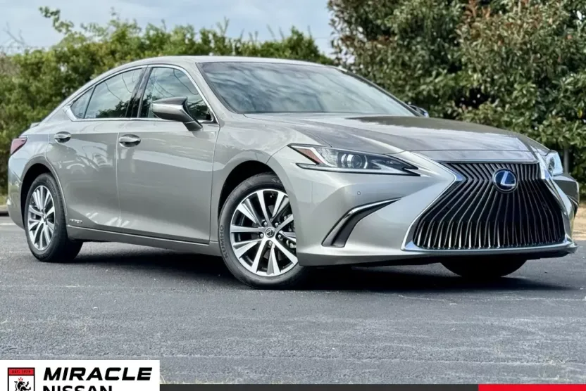 2021 Lexus ES 300h photo 1