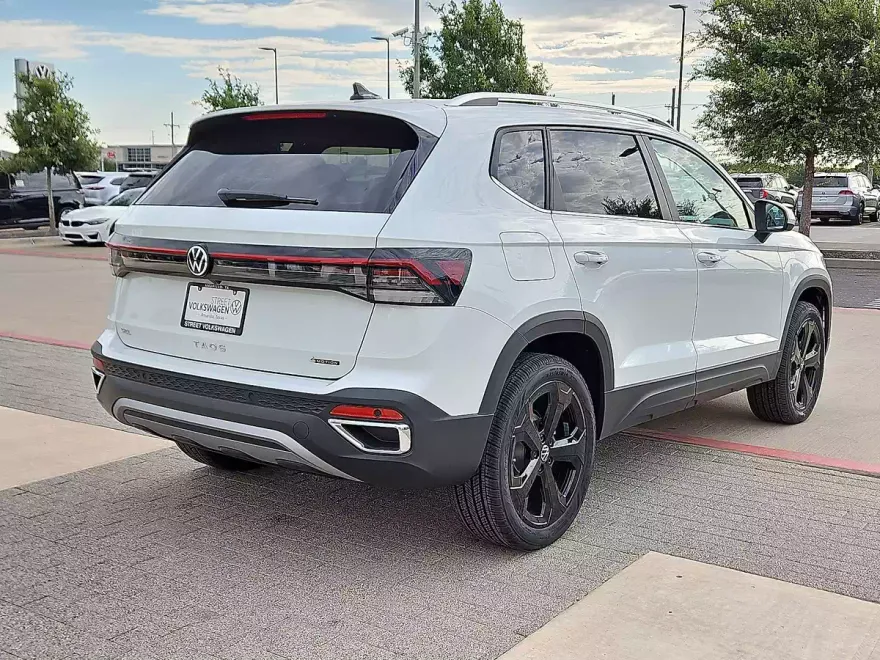 2025 Volkswagen Taos SEL photo 1