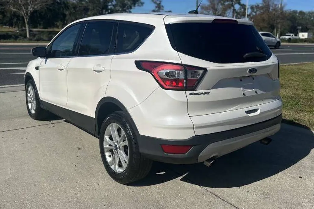 2017 Ford Escape SE photo 1