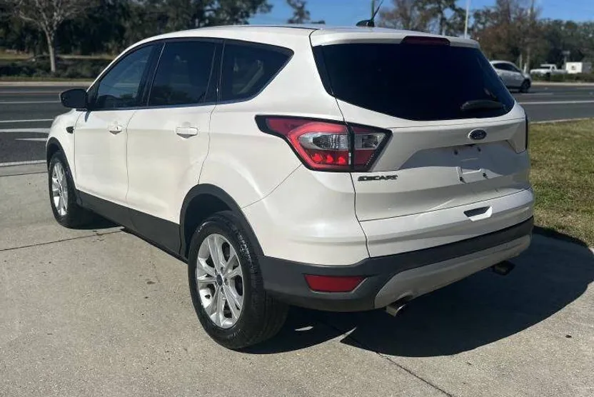 2017 Ford Escape SE photo 1