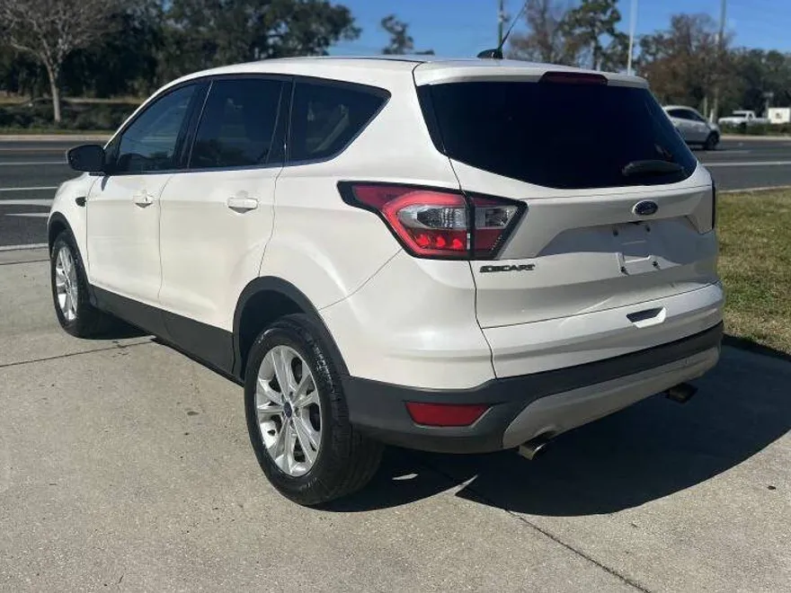 2017 Ford Escape SE photo 1