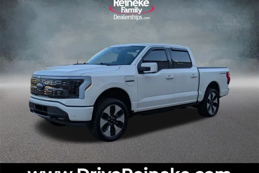 2023 Ford F-150 Lightning Platinum photo 1