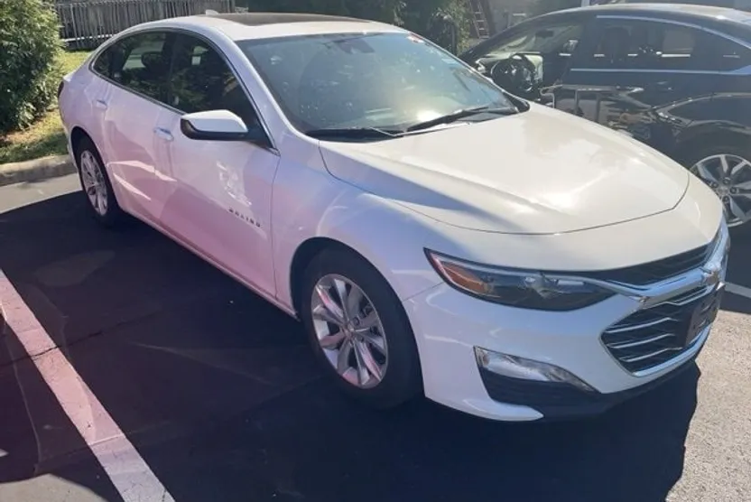2024 Chevrolet Malibu 1LT photo 1