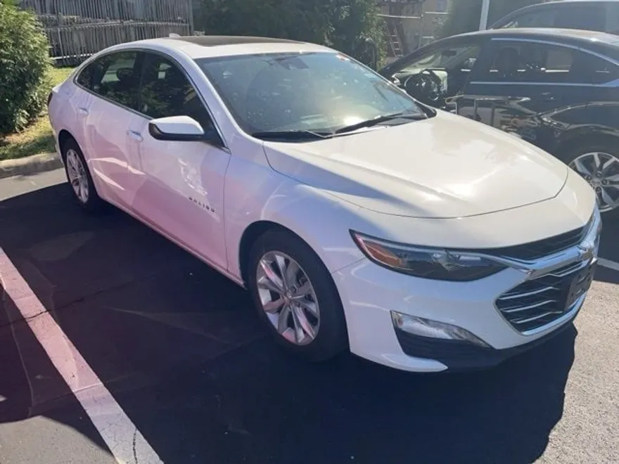 2024 Chevrolet Malibu 1LT photo 1