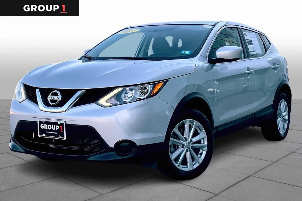 2017 Nissan Rogue Sport S photo 1