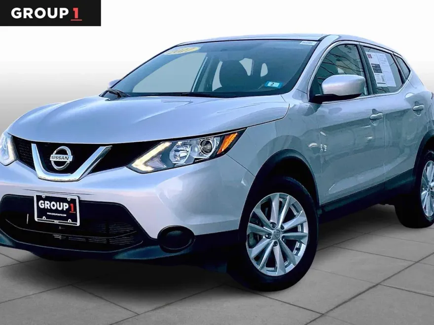 2017 Nissan Rogue Sport S photo 1