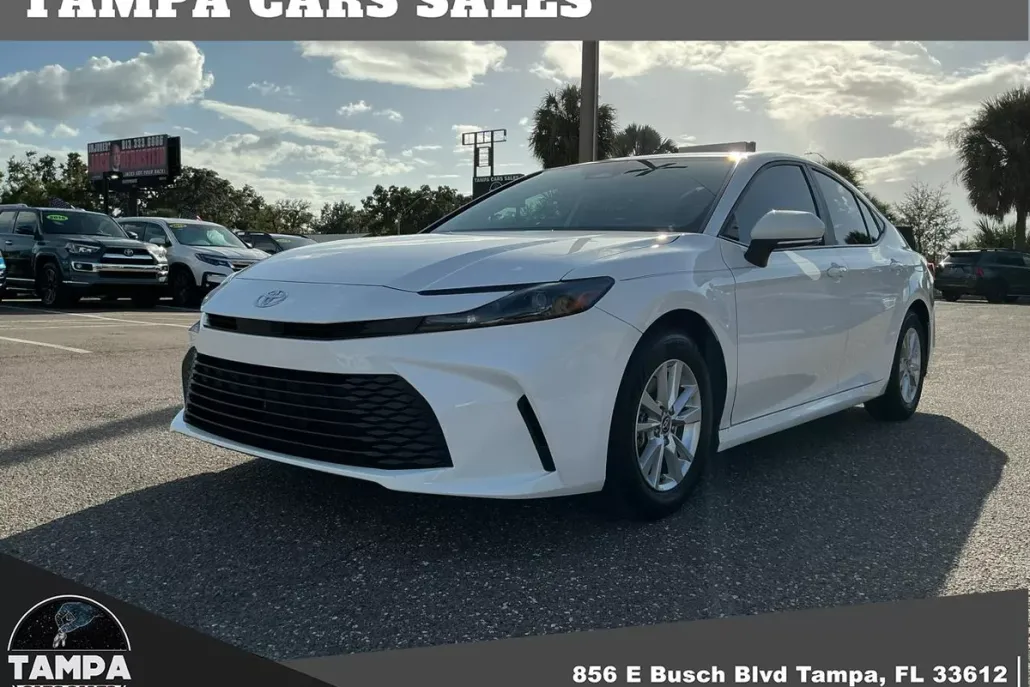 2025 Toyota Camry Hybrid LE photo 1