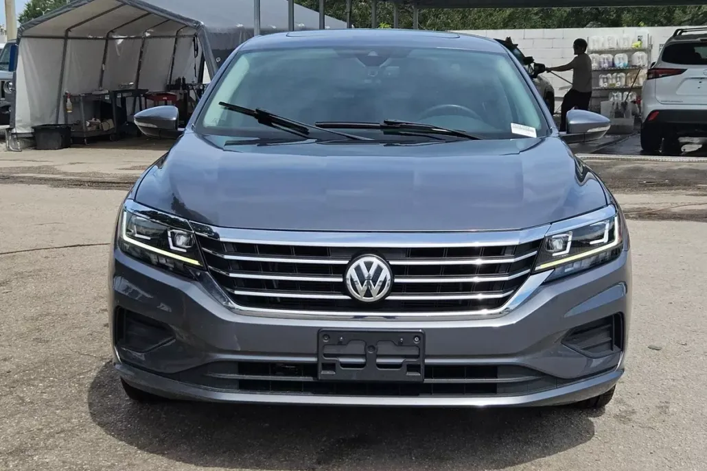 2021 Volkswagen Passat 2.0T SE photo 1