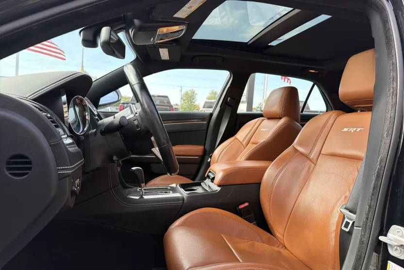 2014 Chrysler 300 SRT8 photo 1