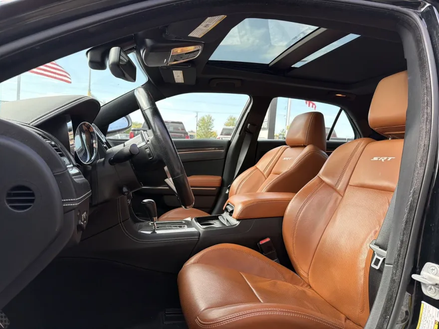 2014 Chrysler 300 SRT8 photo 1