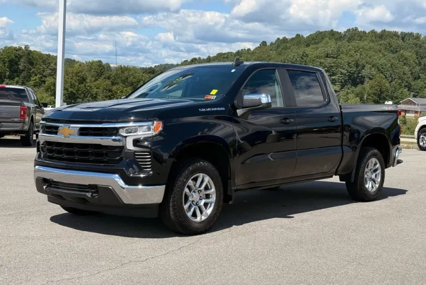 2023 Chevrolet Silverado 1500 LT photo 1