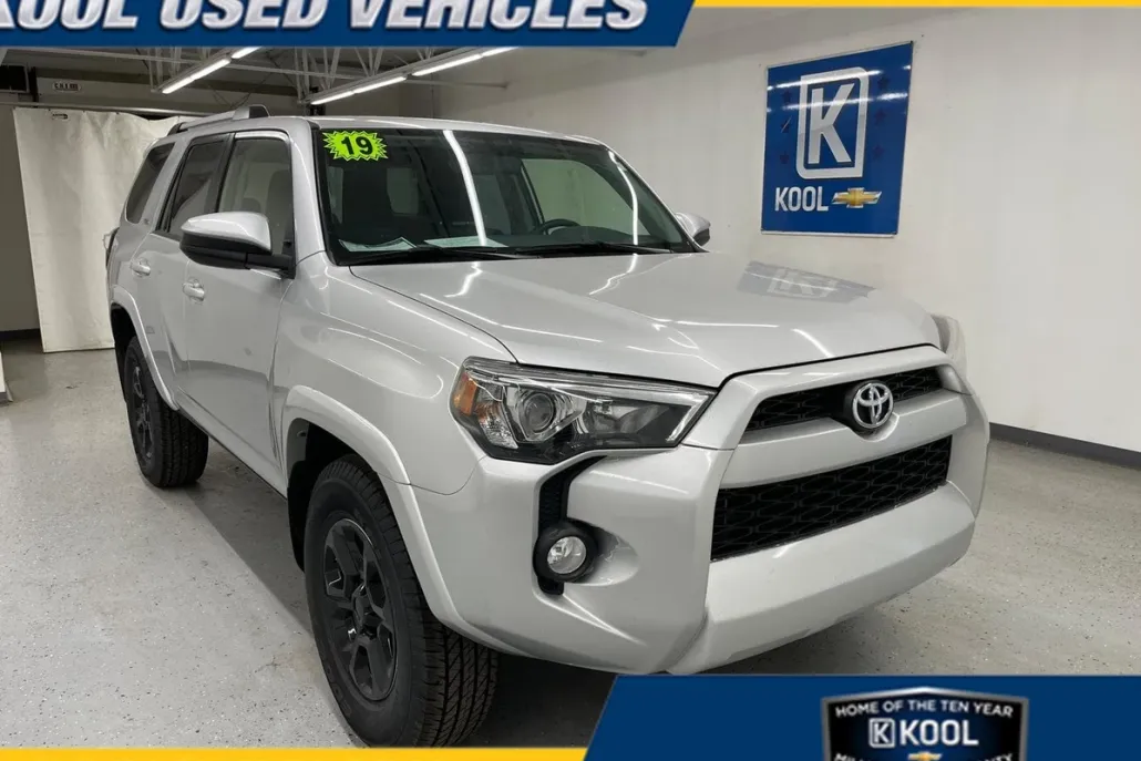 2019 Toyota 4Runner SR5 photo 1
