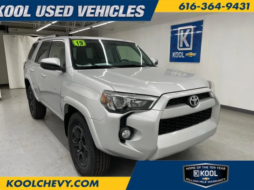 2019 Toyota 4Runner SR5 photo 1