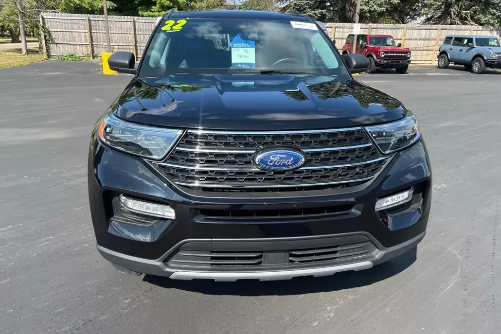 2022 Ford Explorer XLT photo 1