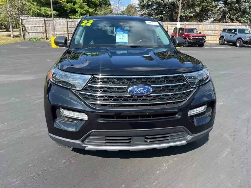 2022 Ford Explorer XLT photo 1