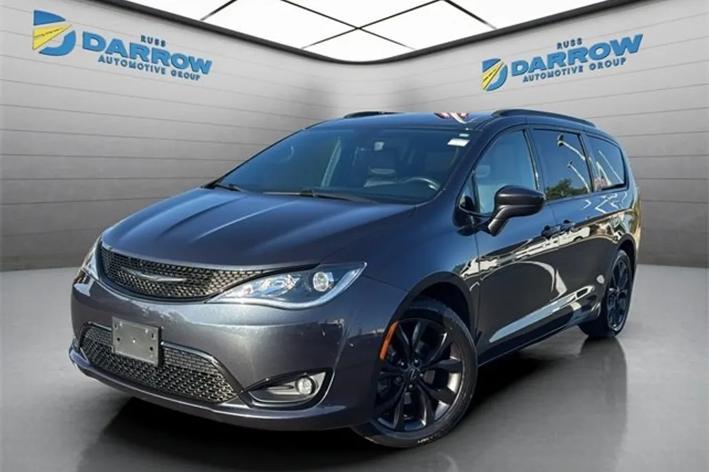 2020 Chrysler Pacifica Touring L photo 1