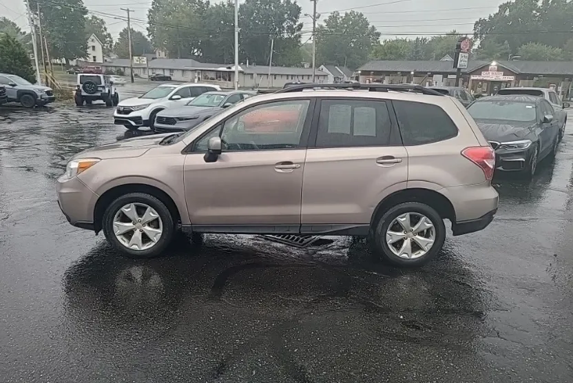 2015 Subaru Forester 2.5i Premium photo 1