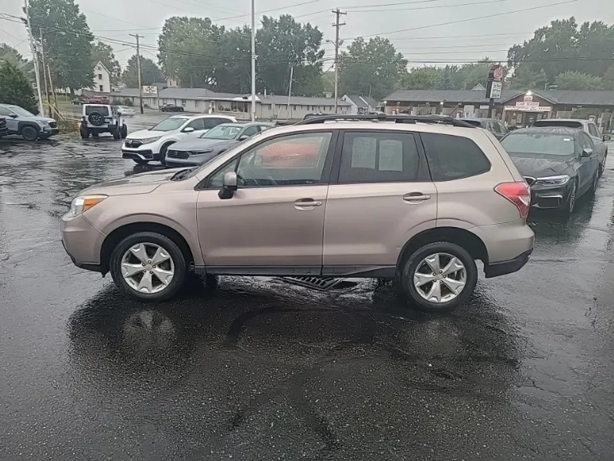 2015 Subaru Forester 2.5i Premium photo 1