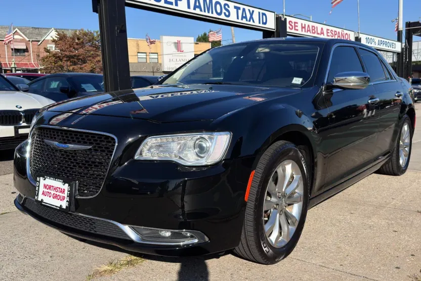2018 Chrysler 300 Limited photo 1