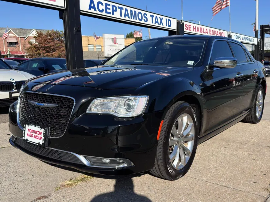 2018 Chrysler 300 Limited photo 1