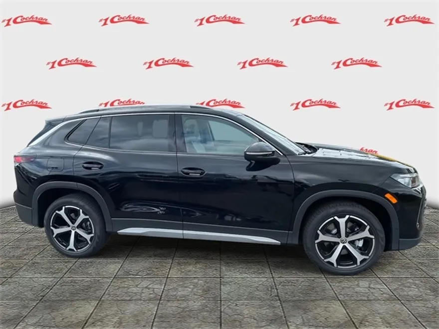 2025 Volkswagen Tiguan SE photo 1