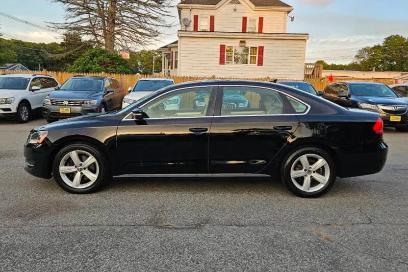 2013 Volkswagen Passat SE photo 1