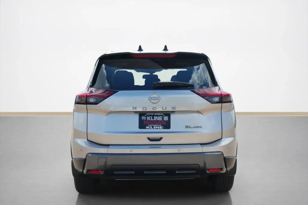 2025 Nissan Rogue SL photo 1