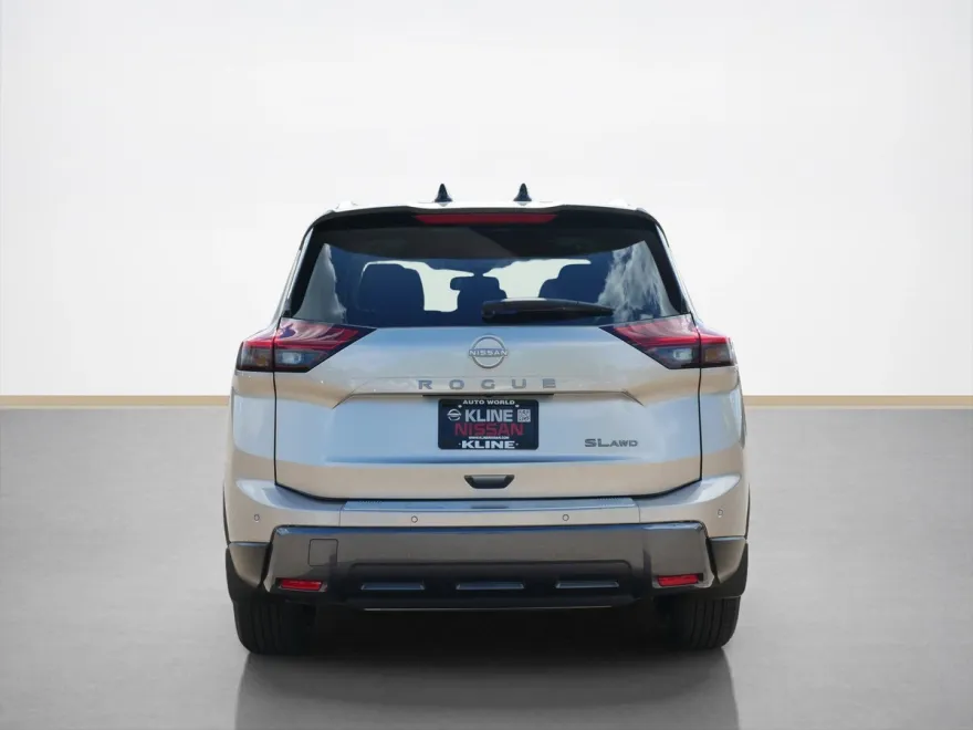 2025 Nissan Rogue SL photo 1