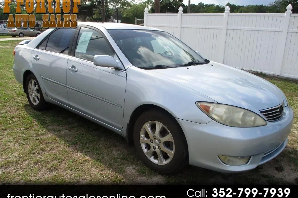 2005 Toyota Camry LE photo 1