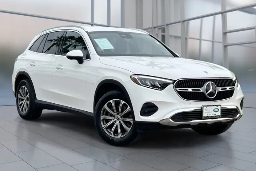 2024 Mercedes Benz GLC 300 photo 1