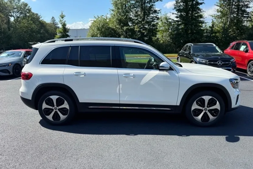 2025 Mercedes Benz GLB 250 4MATIC photo 1