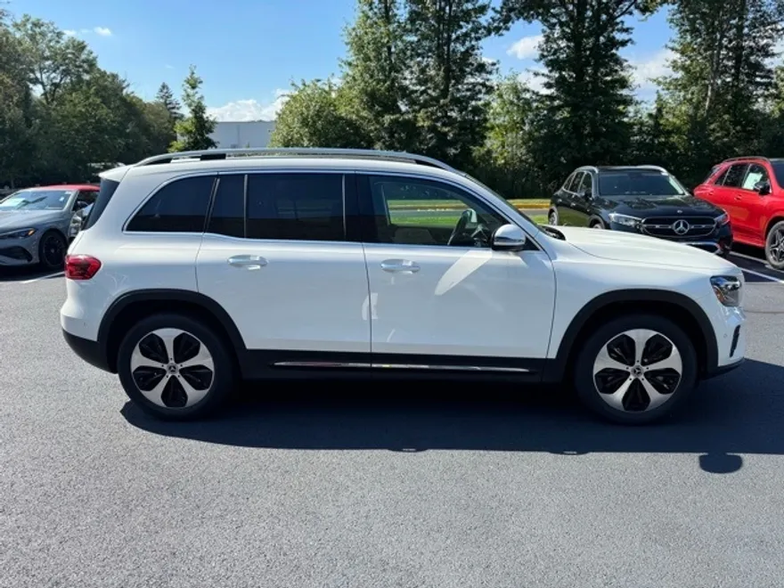 2025 Mercedes Benz GLB 250 4MATIC photo 1