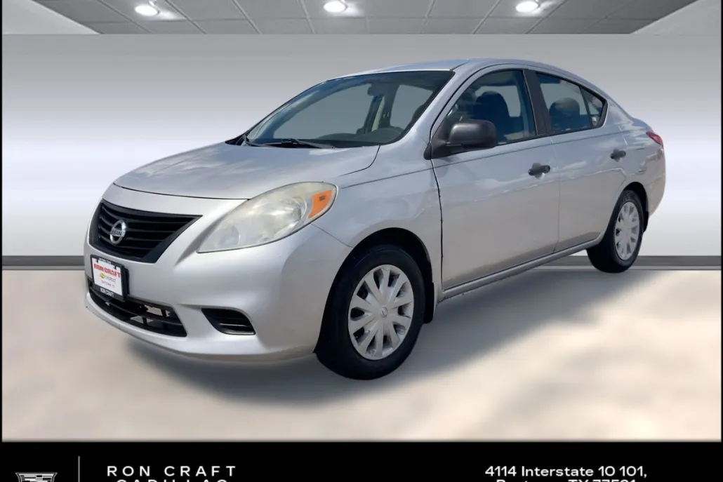 2014 Nissan Versa S photo 1