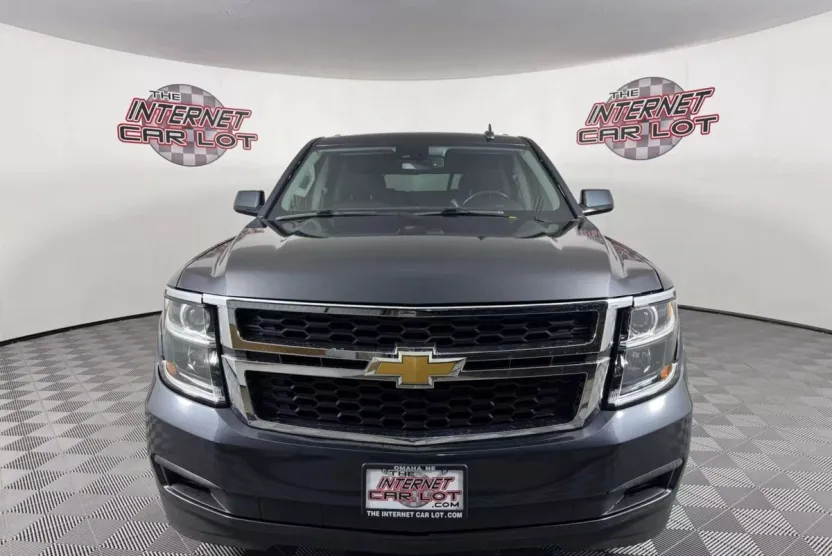 2019 Chevrolet Suburban LT photo 1