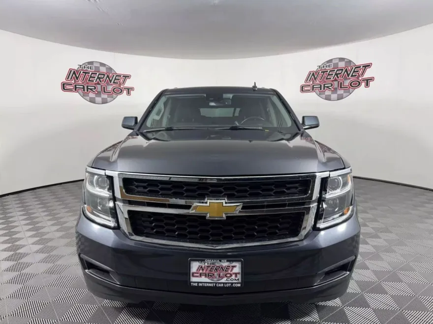 2019 Chevrolet Suburban LT photo 1